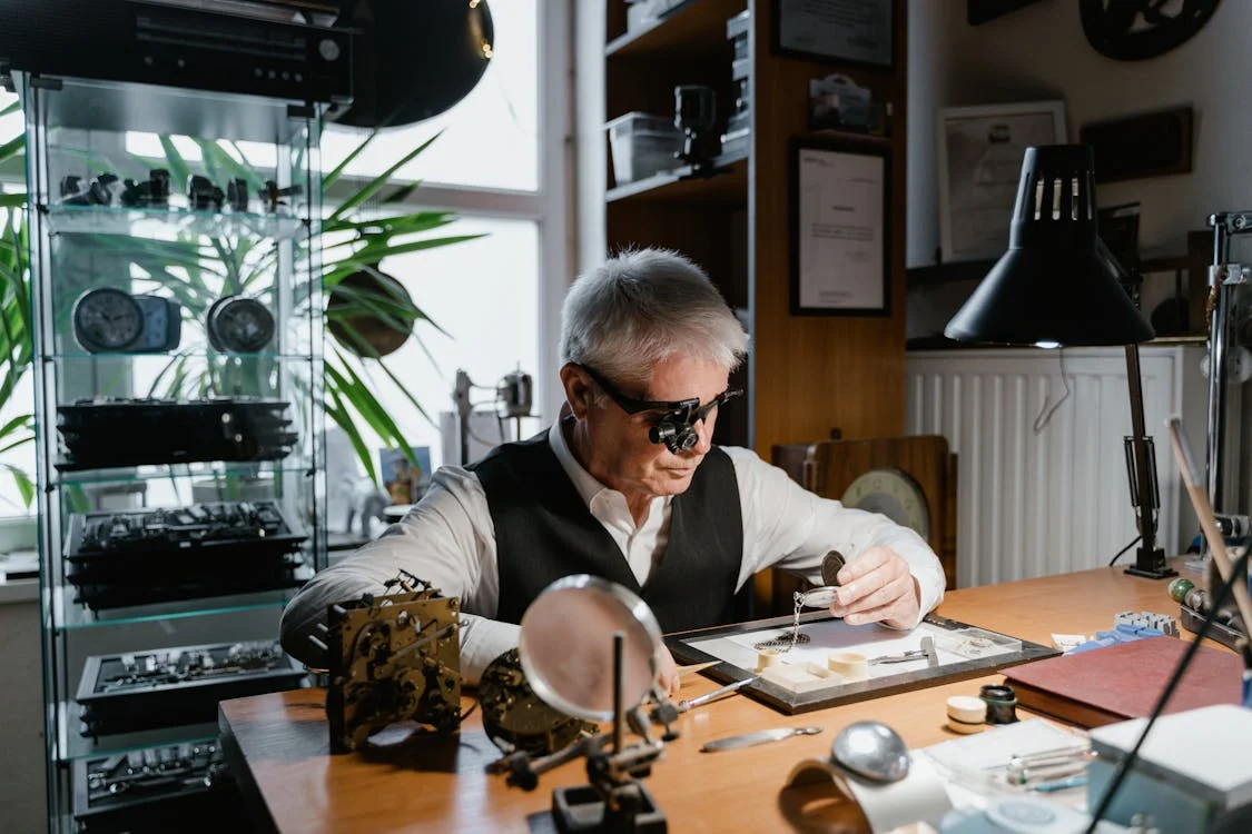 Entretien et maintenance de montres de luxe